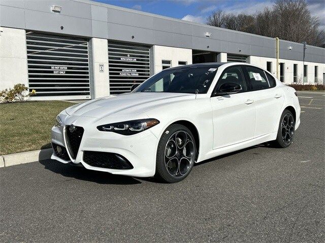 2025 Alfa Romeo Giulia Base