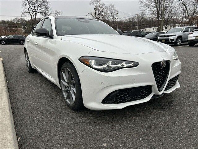 2025 Alfa Romeo Giulia Base