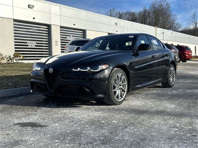 2025 Alfa Romeo Giulia Base