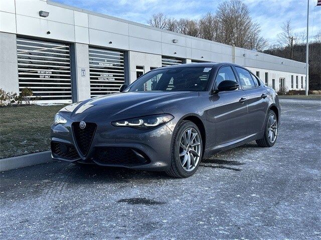 2025 Alfa Romeo Giulia Base