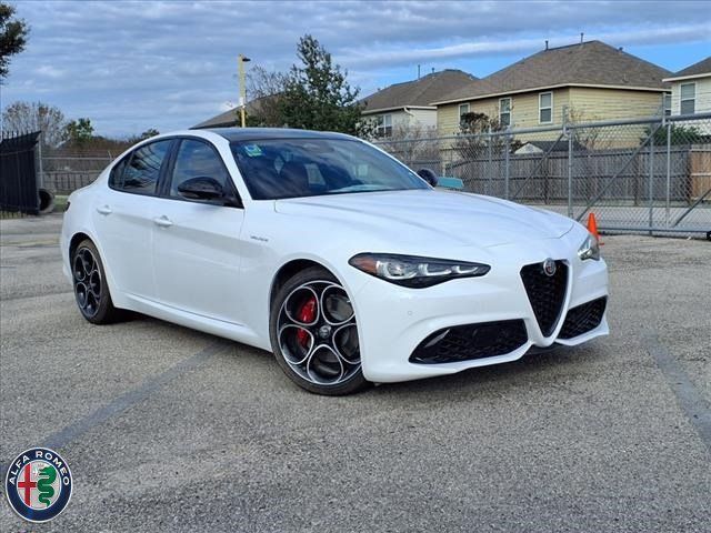 2025 Alfa Romeo Giulia Base