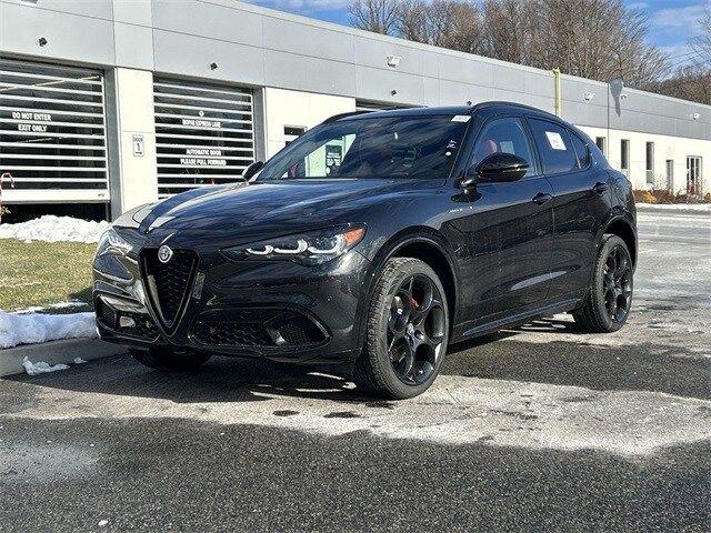 2025 Alfa Romeo Stelvio Sprint