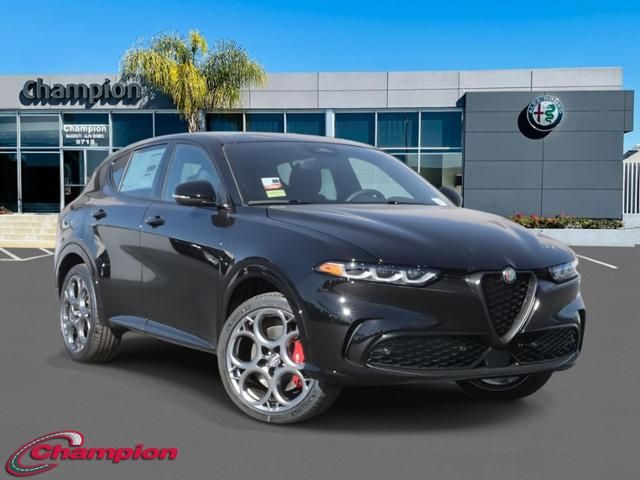 2025 Alfa Romeo Tonale Base