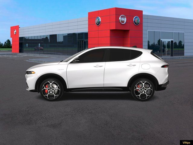 2025 Alfa Romeo Tonale Base