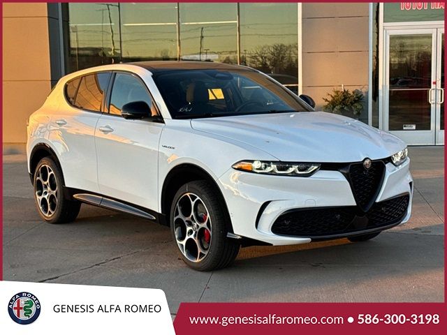 2025 Alfa Romeo Tonale Base