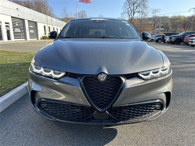 2025 Alfa Romeo Tonale Base