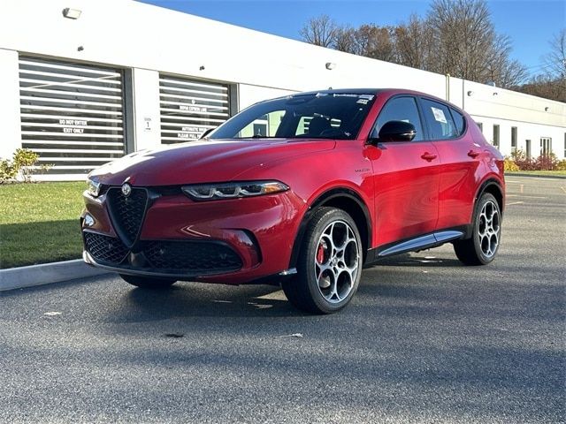 2025 Alfa Romeo Tonale Base