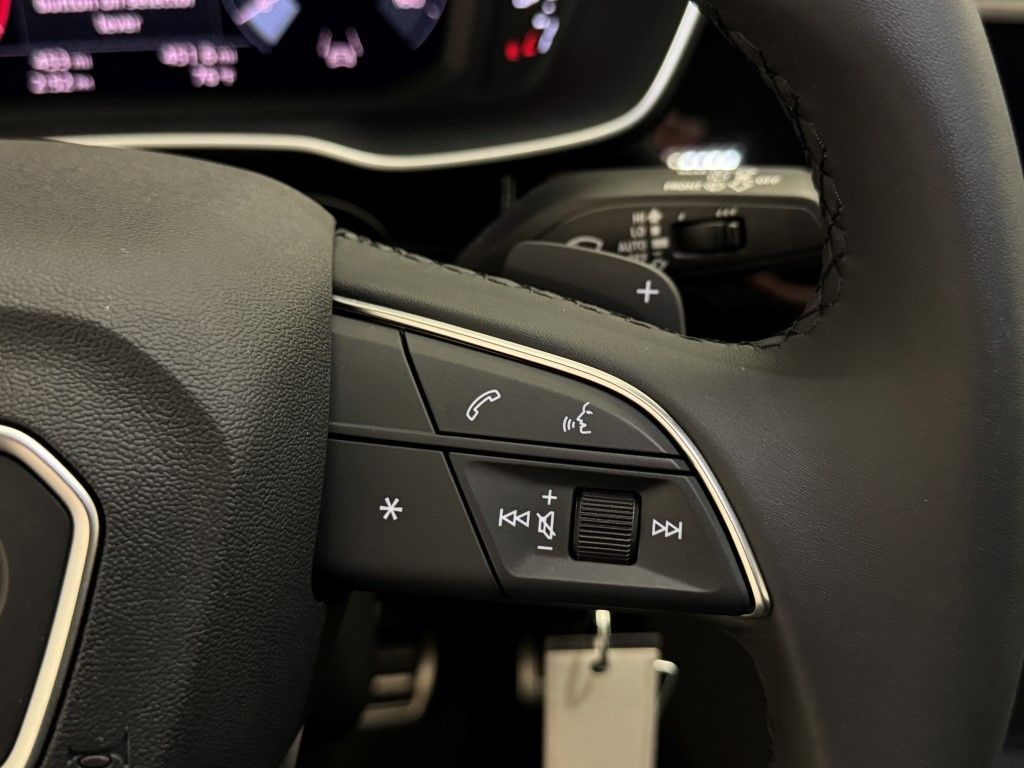 Vehicle image 34 of 40