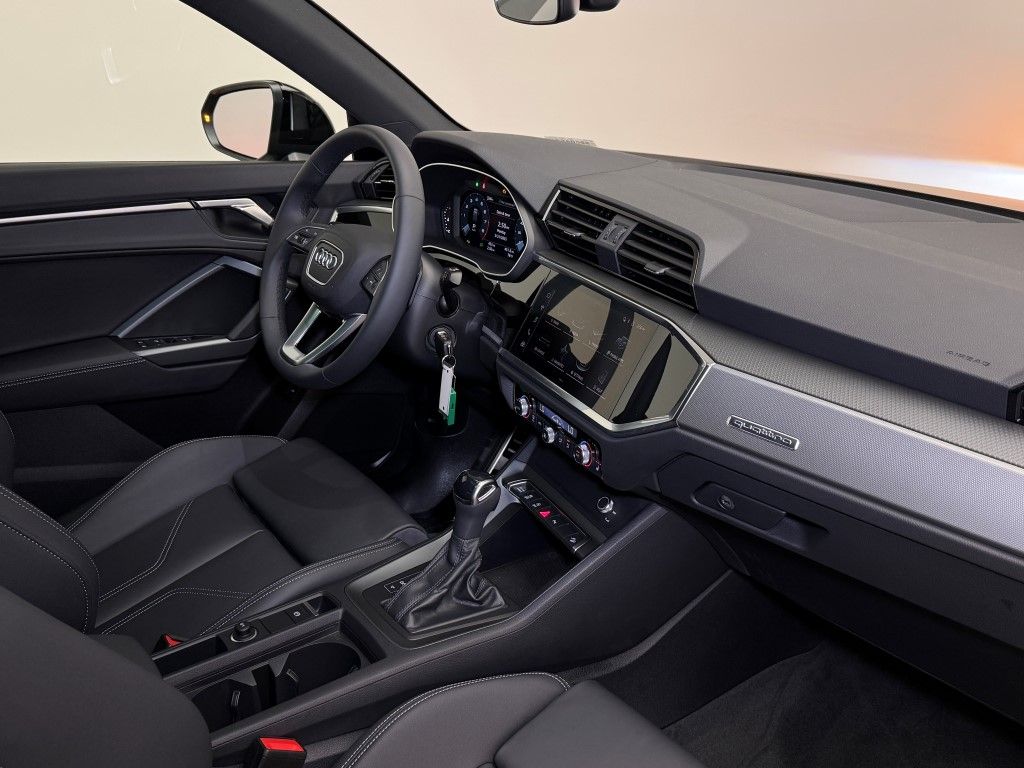 Vehicle image 15 of 40
