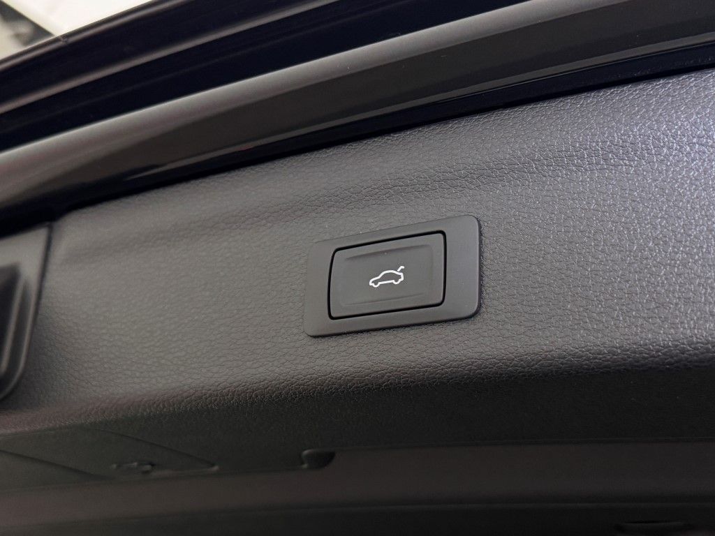Vehicle image 20 of 40
