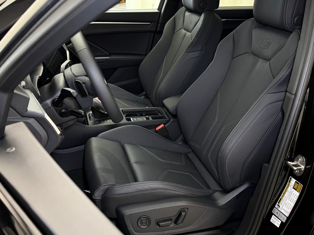 Vehicle image 23 of 40
