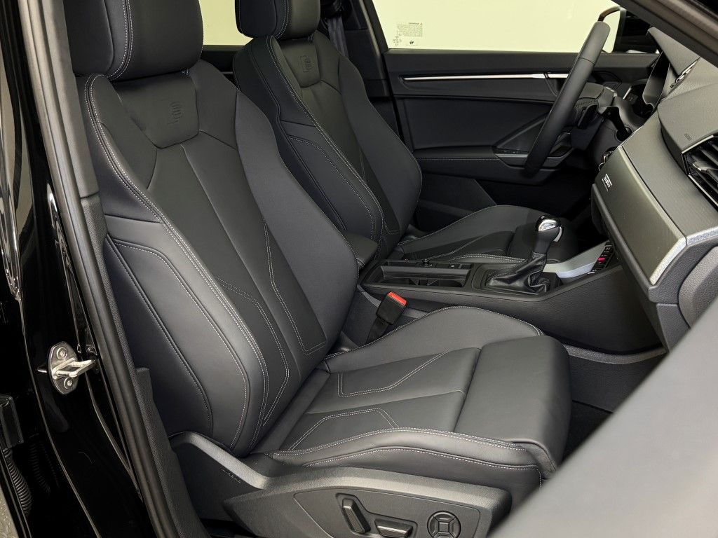 Vehicle image 18 of 40