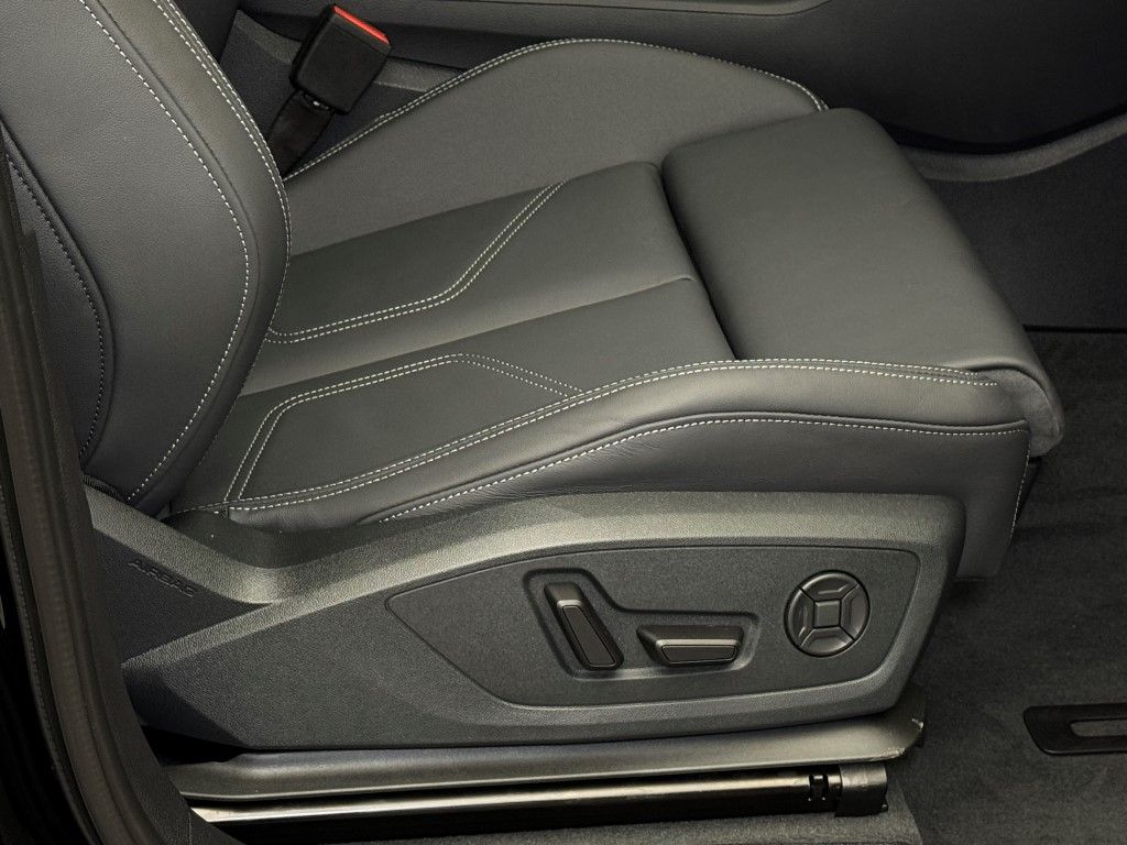 Vehicle image 17 of 40