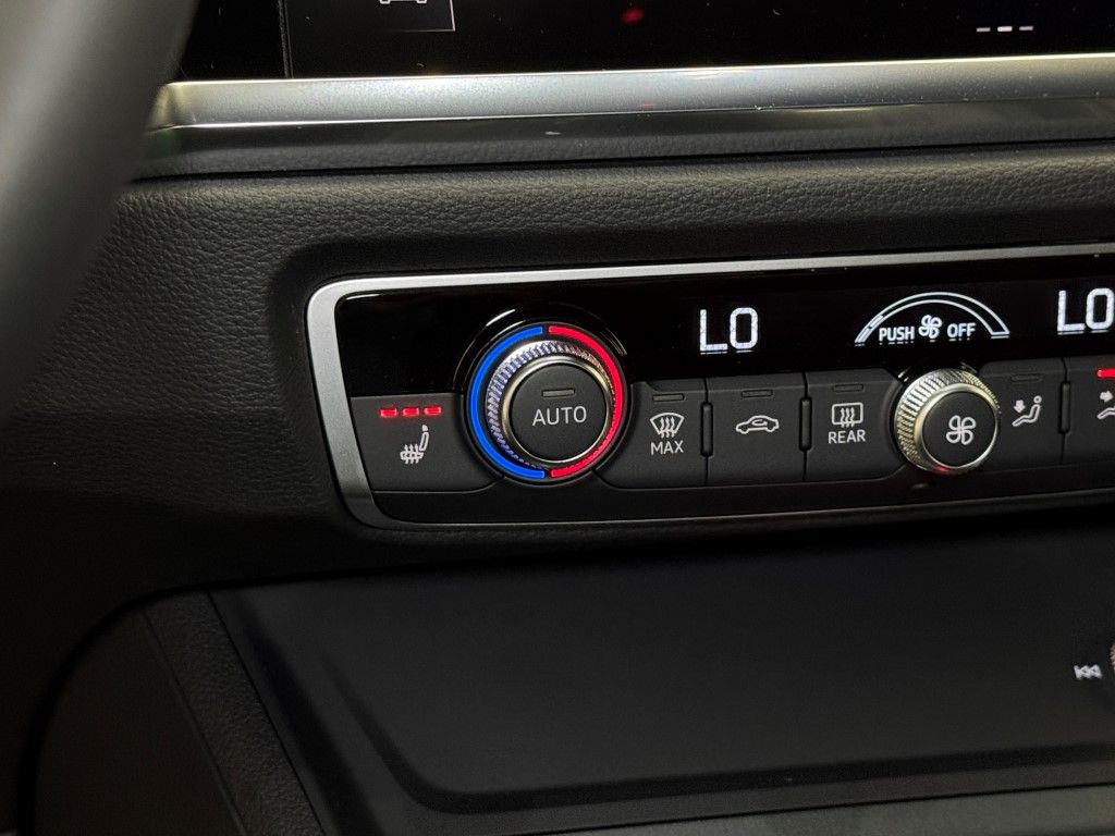 Vehicle image 31 of 40