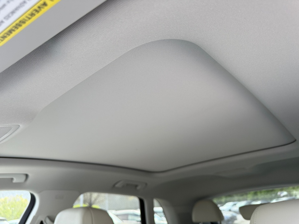 Vehicle image 21 of 35