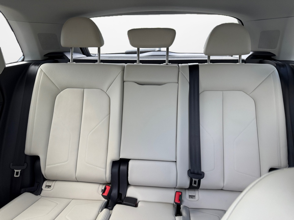 Vehicle image 12 of 35