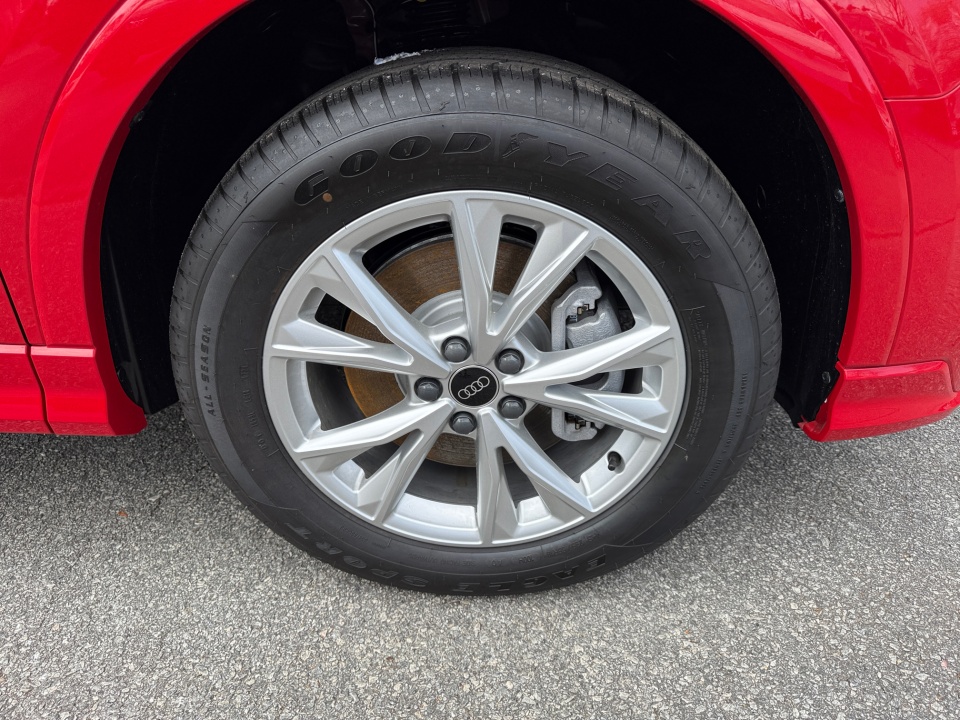 Vehicle image 25 of 35