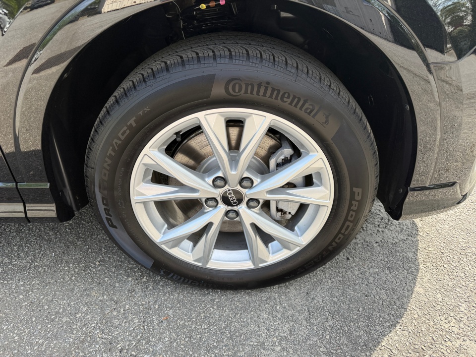 Vehicle image 25 of 35
