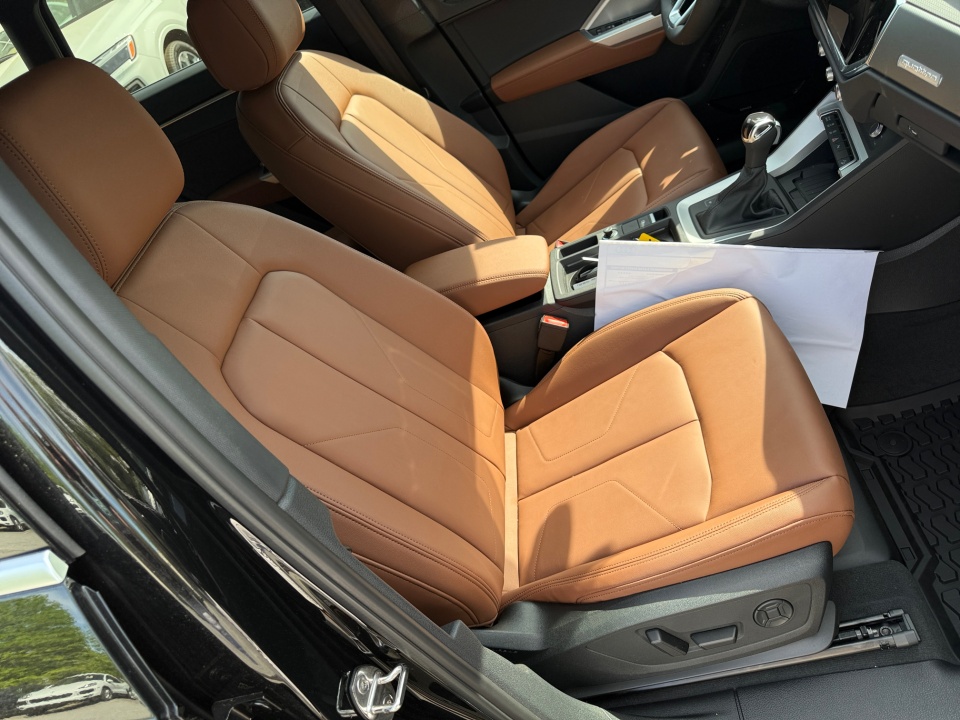 Vehicle image 28 of 35