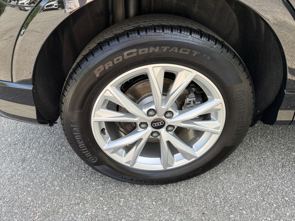 Vehicle image 23 of 35