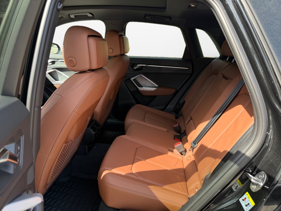 Vehicle image 13 of 35