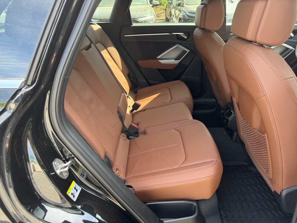 Vehicle image 29 of 35