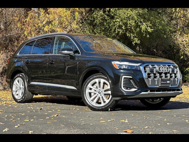 2025 Audi Q7 Premium