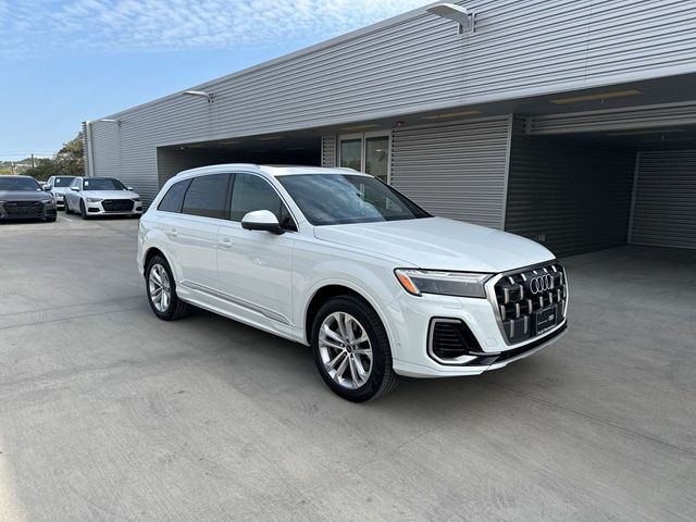 2025 Audi Q7 Premium