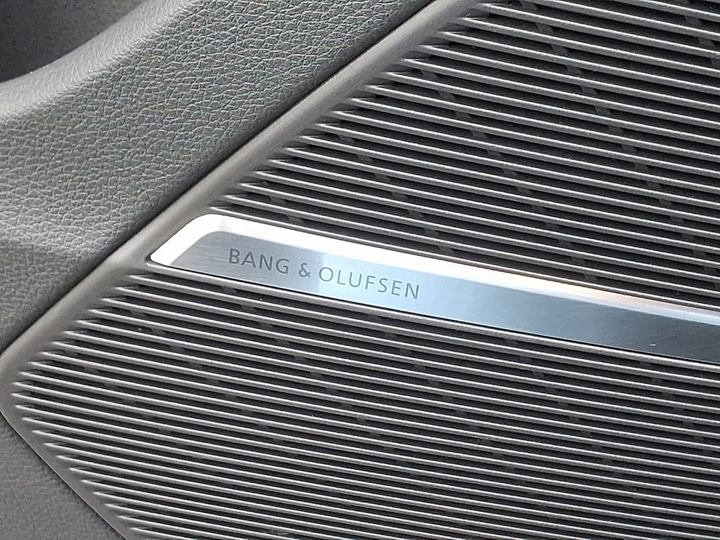 Vehicle image 25 of 30