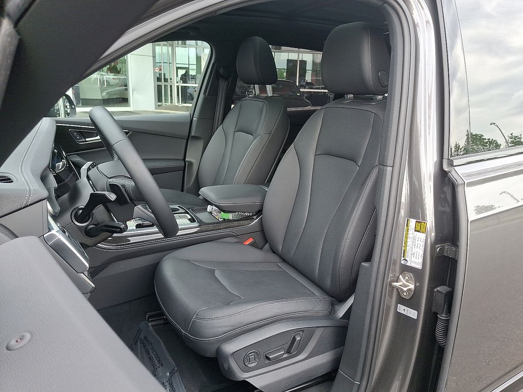 Vehicle image 13 of 30