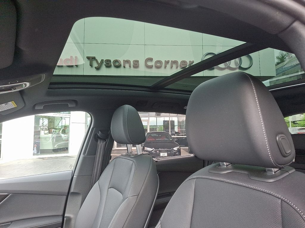 Vehicle image 14 of 30