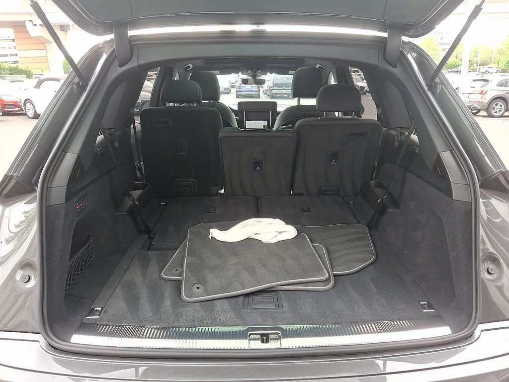 Vehicle image 27 of 30