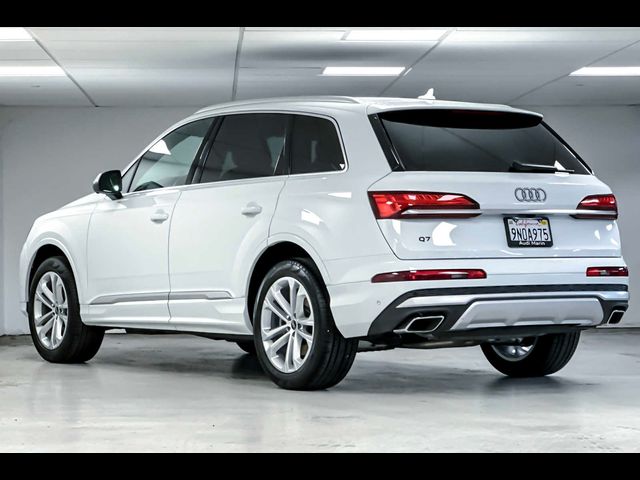 2025 Audi Q7 Premium