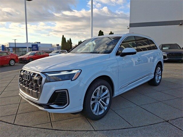 2025 Audi Q7 Premium Plus