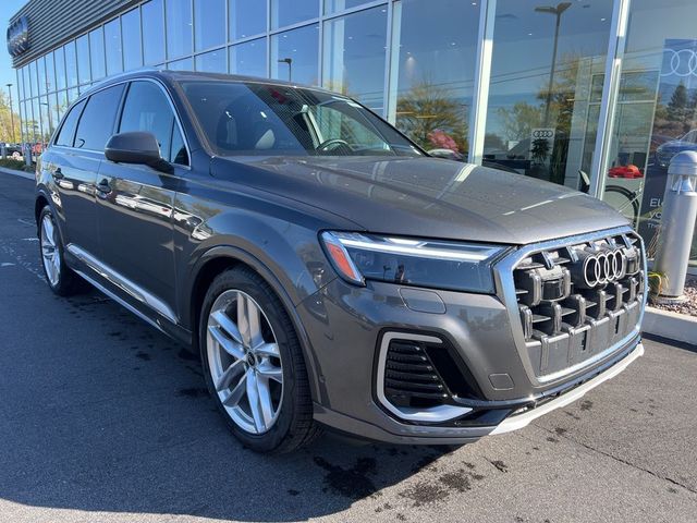 2025 Audi Q7 Premium Plus