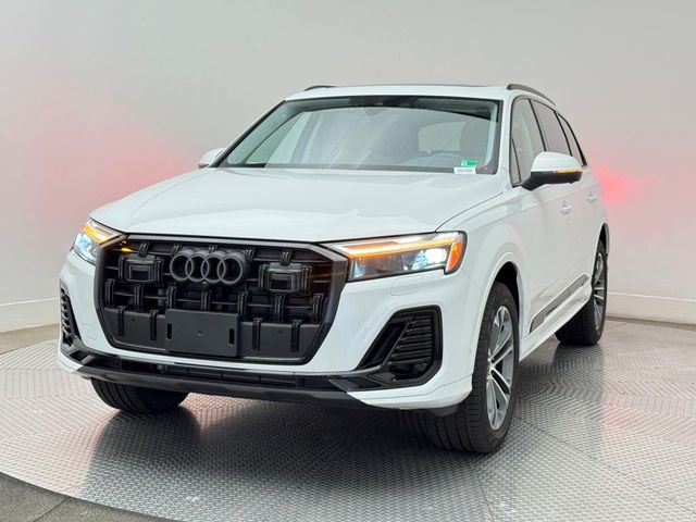 2025 Audi Q7 Premium Plus