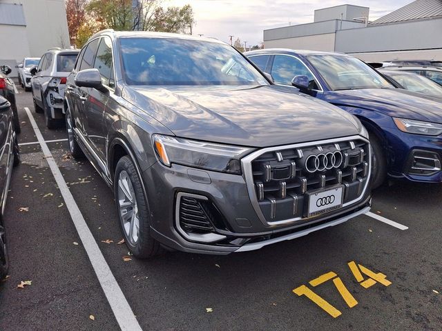 2025 Audi Q7 Premium Plus