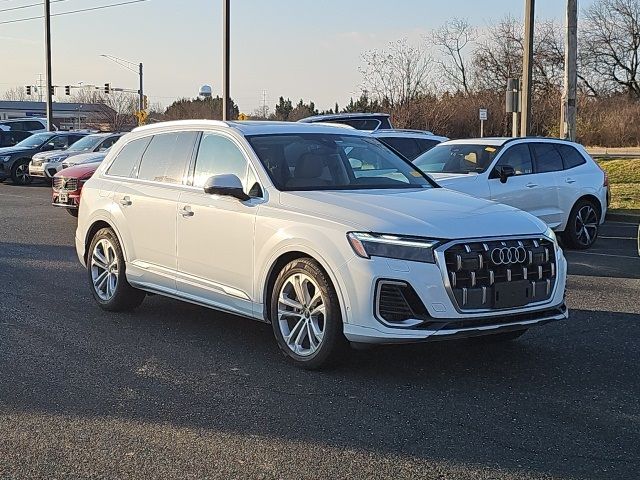 2025 Audi Q7 Premium Plus