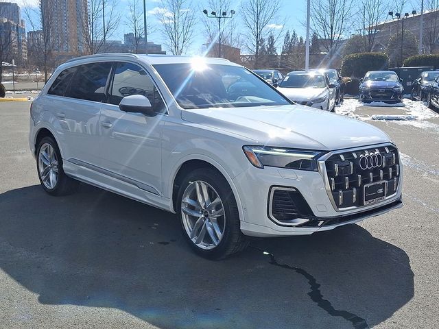 2025 Audi Q7 Premium Plus