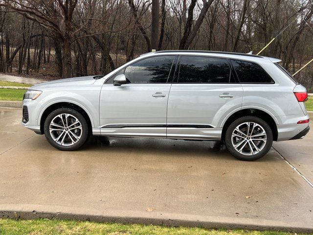 2025 Audi Q7 Premium Plus