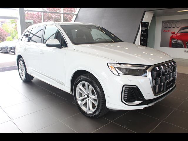 2025 Audi Q7 Premium Plus