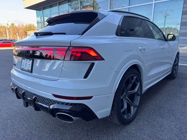 2025 Audi RS Q8 performance