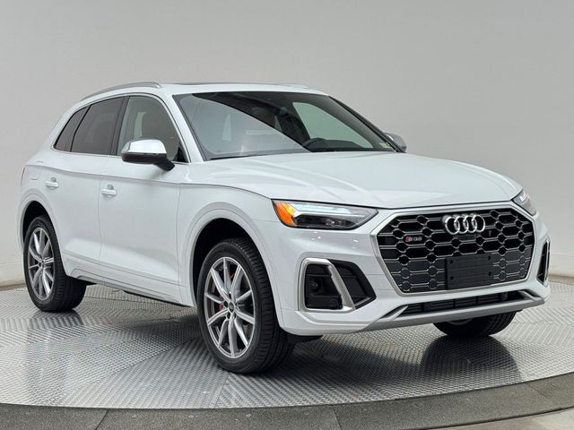 2025 Audi SQ5 Premium Plus