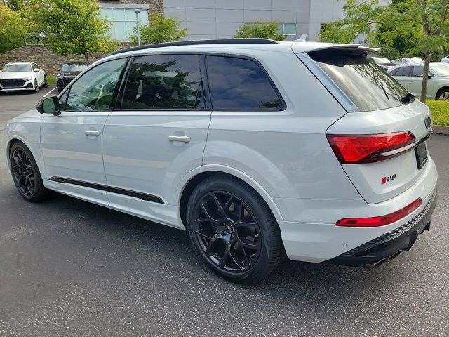 2025 Audi SQ7 Premium Plus