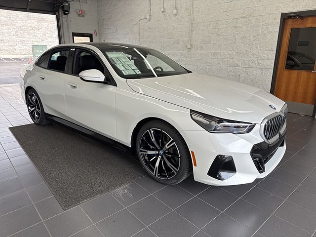 2025 BMW 5 Series 550e xDrive