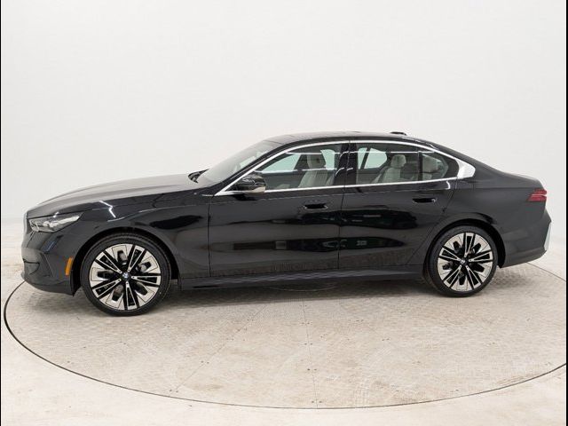 2025 BMW 5 Series 530i