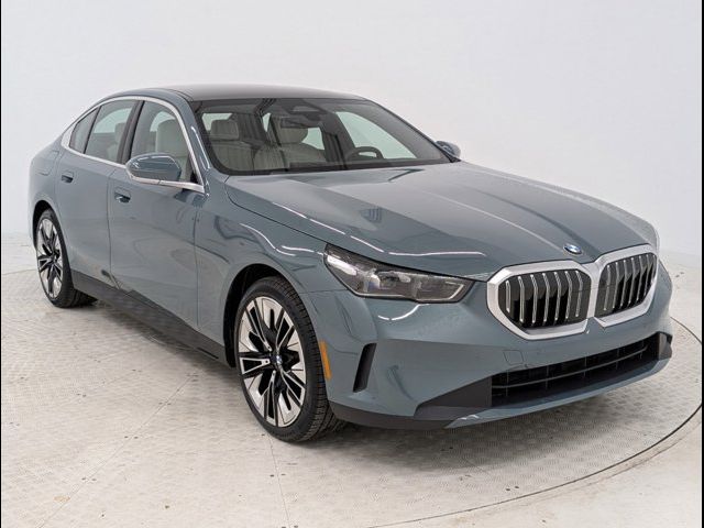 2025 BMW 5 Series 530i