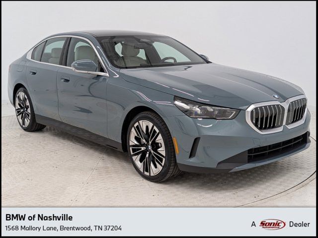 2025 BMW 5 Series 530i