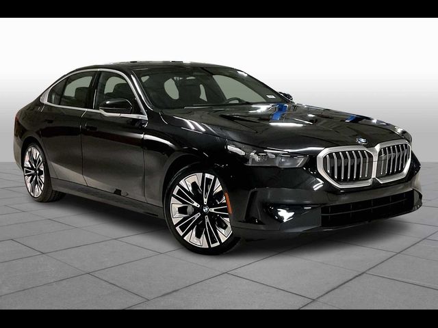 2025 BMW 5 Series 530i