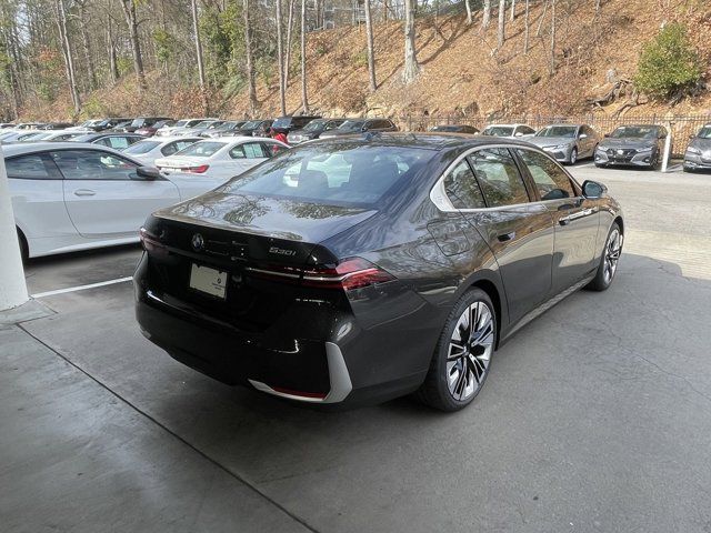 2025 BMW 5 Series 530i